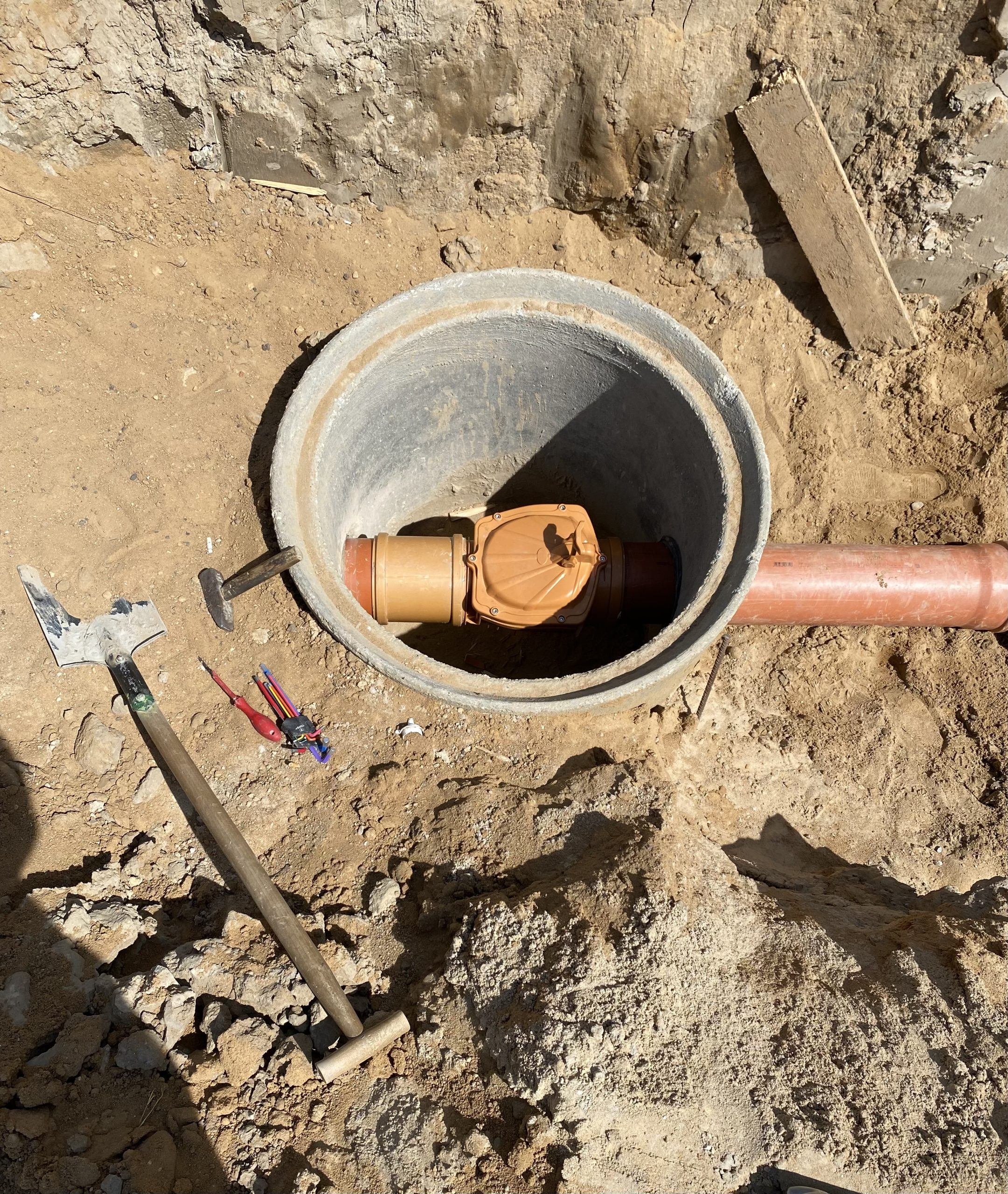 kanalizacja zasuwa klapa burzowa studnia lodz warszawa poznac wroclaw krakow kielce